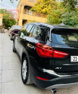 بی ئێم دەبڵیو X1